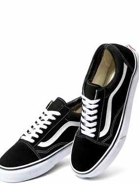Vans Black and White Old Skool Low-Top Sneakers - Men's